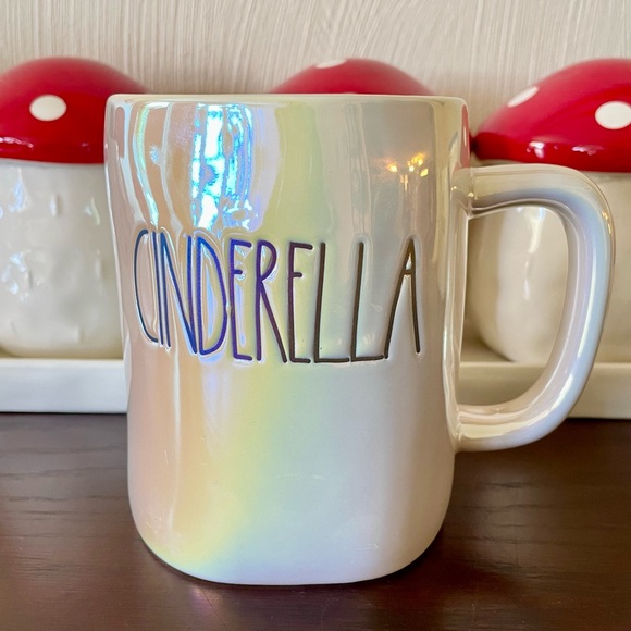 Disney PRINCESS CINDERELLA
RAE DUNN ARTISAN COLLECTION BY MAGENTA NWT - Picture 5 of 10